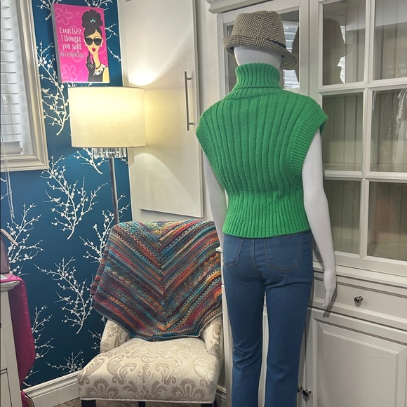 STUNNING Zara BRIGHT Green Sleeveless Turtleneck Sweater. In size M - Picture 7 of 12